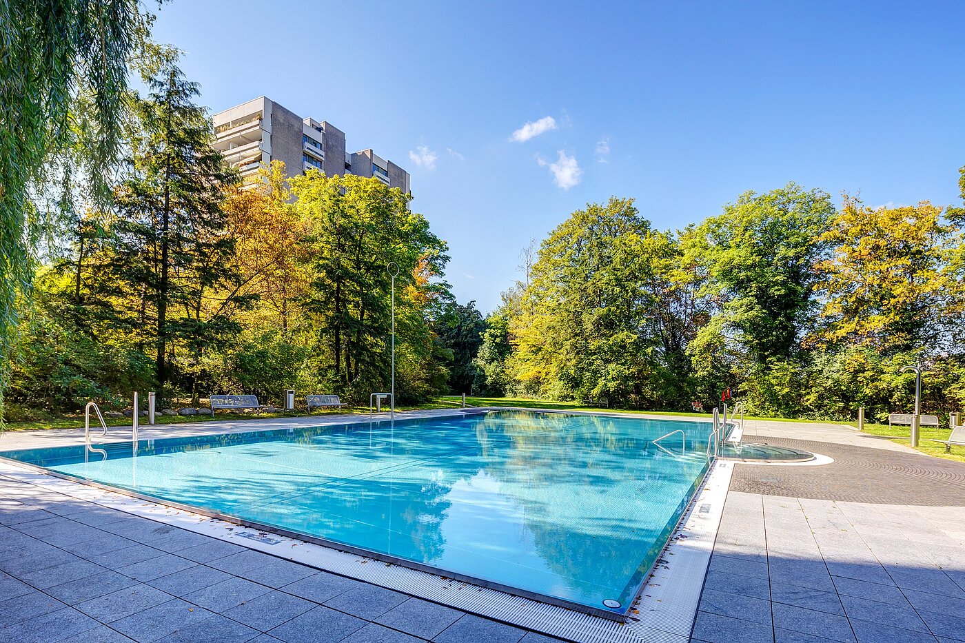 フラット 部屋数 1 部屋 | München-Solln | 700901 | ...Schwimmbad