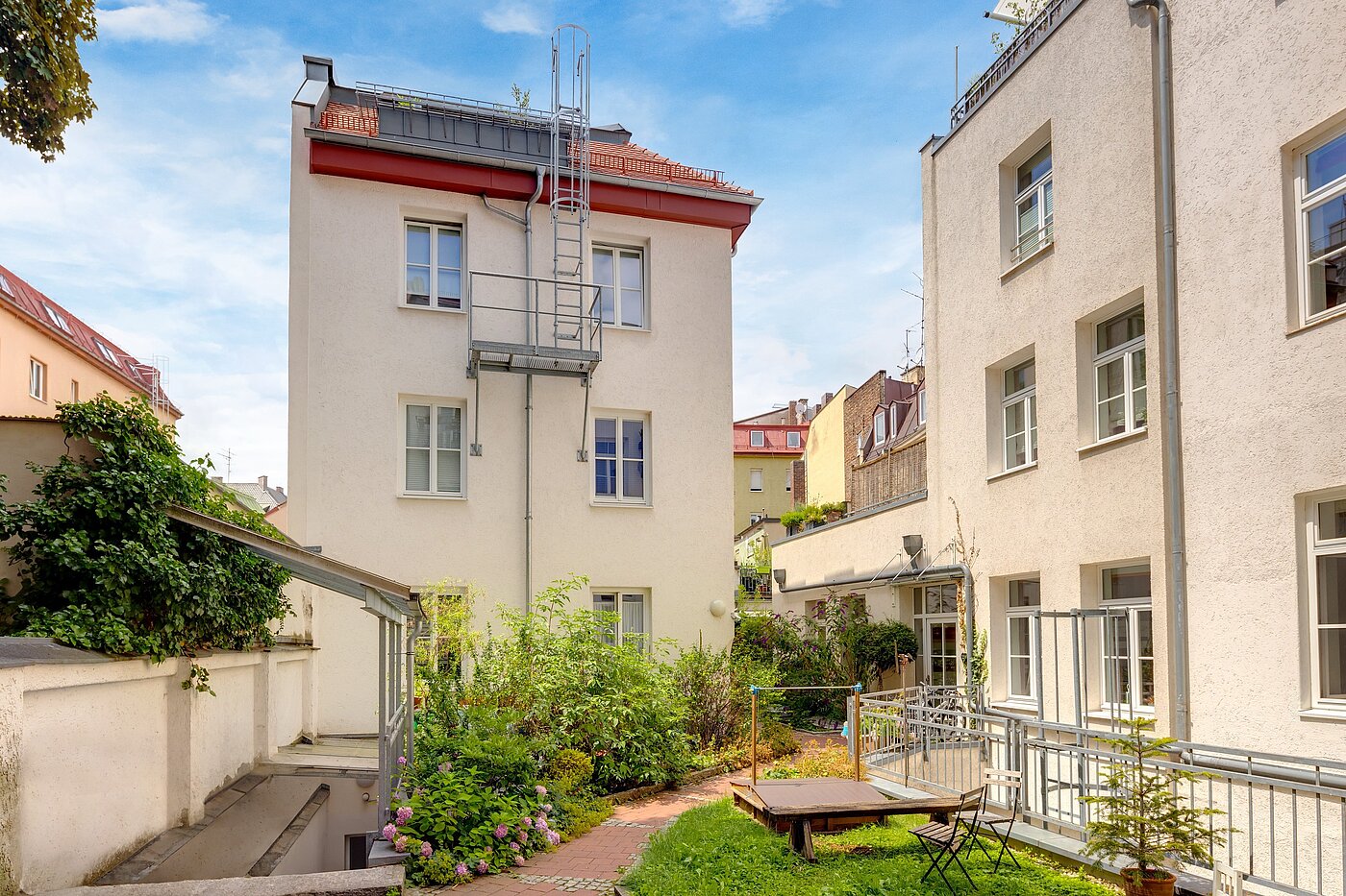アティック・フラット（屋根裏） 部屋数 1 部屋 | München-Sendling | 700402 | Ansicht Rückgebäude