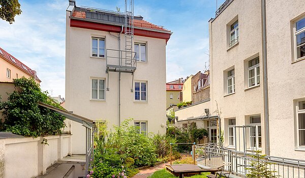 アティック・フラット（屋根裏） 部屋数 1 部屋 | München-Sendling | 700402 | Ansicht Rückgebäude