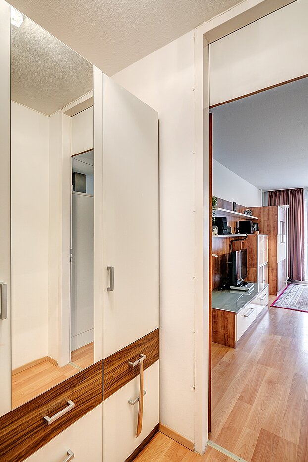 フラット 部屋数 1 部屋 | München-Berg am Laim | 2207ML6 | ...mit Garderobenschrank