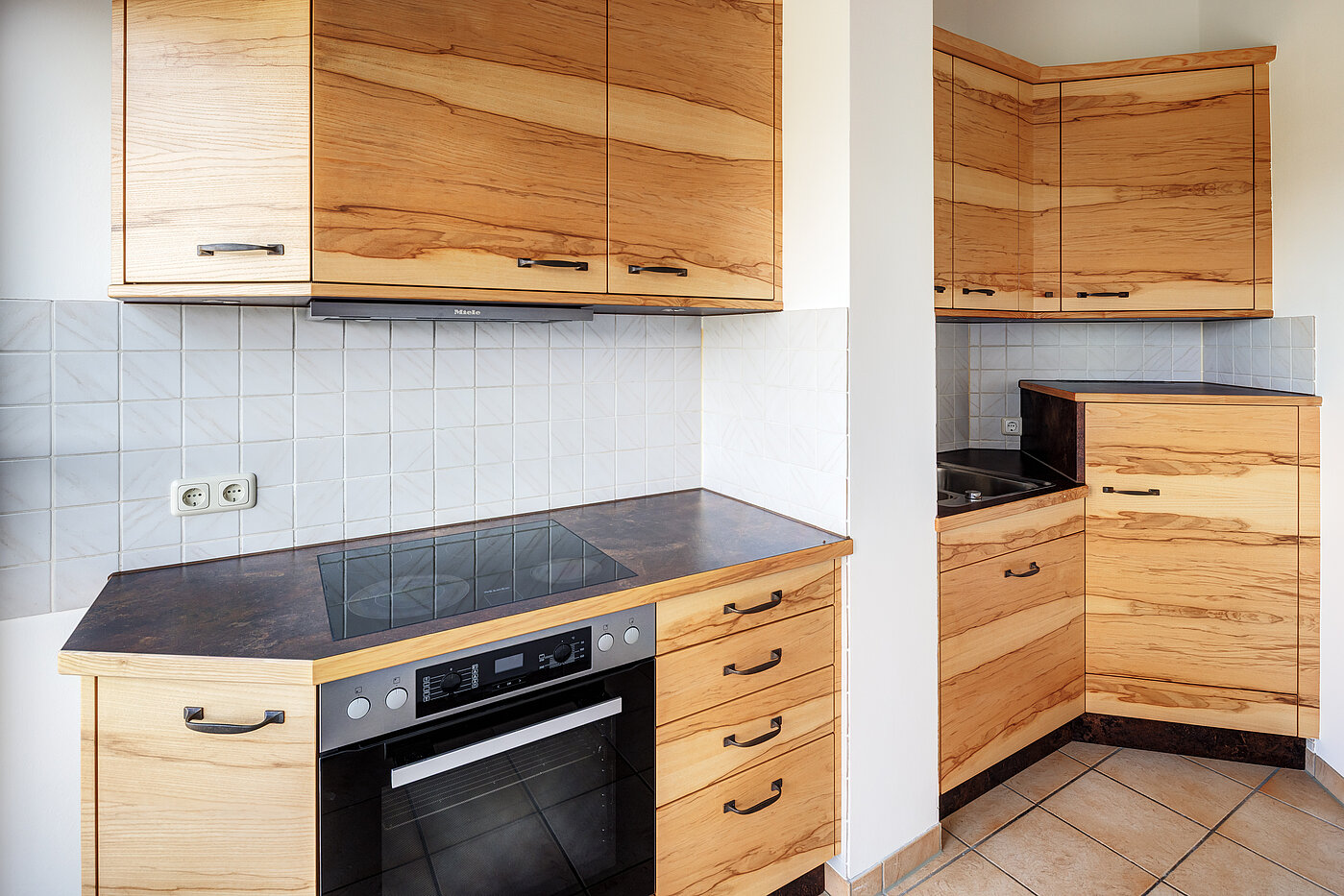 アティック・フラット（屋根裏） 部屋数 2 部屋 | 70314 | Küche