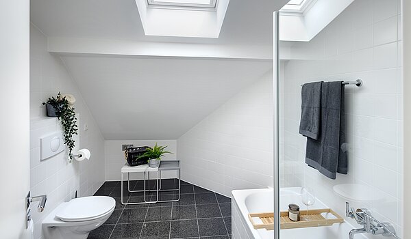 アティック・フラット（屋根裏） 部屋数 1 部屋 | München-Sendling | 700402 | Badezimmer mit Wanne