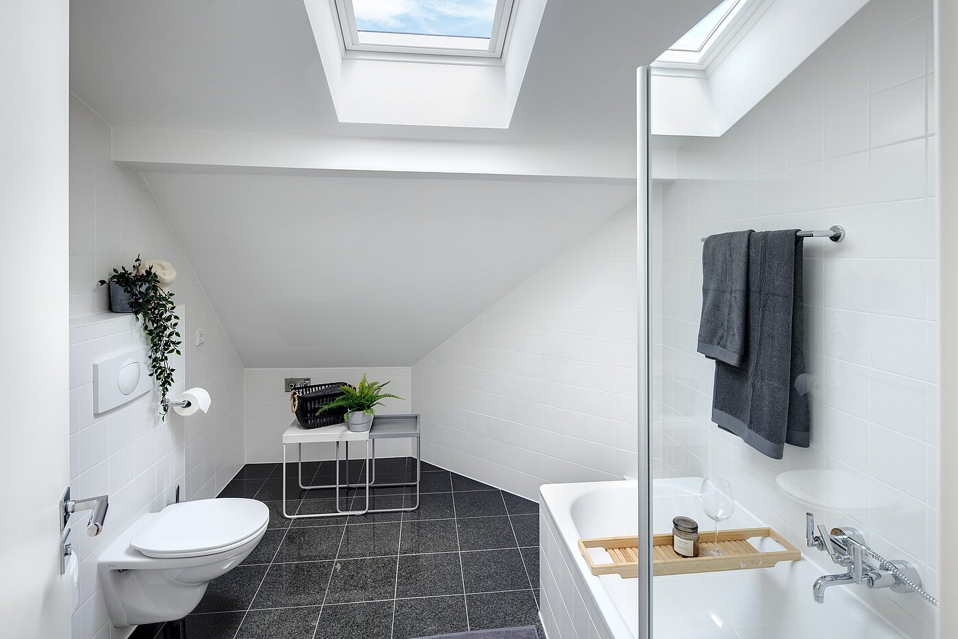 アティック・フラット（屋根裏） 部屋数 1 部屋 | München-Sendling | 700402 | Badezimmer mit Wanne