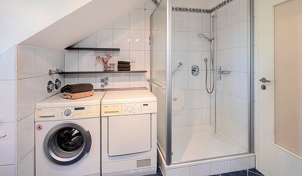 アティック・フラット（屋根裏） 部屋数 3 部屋 | 70501 | Dusche