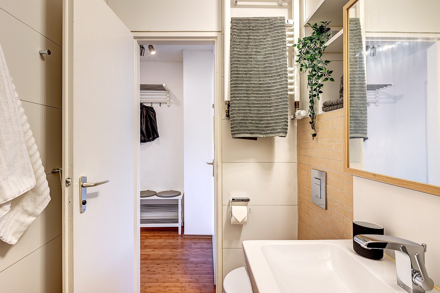 フラット 部屋数 1 部屋 | München-Schwabing | 2210ML3 | ...und Handtuchheizkörper