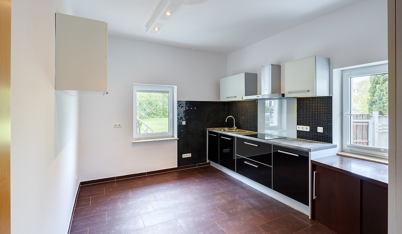 セミ・デタッチド・ハウス（一戸建てを二つに分けた家屋） 部屋数 6.5 部屋 | Unterschleißheim | 70122 | Moderne Küche...