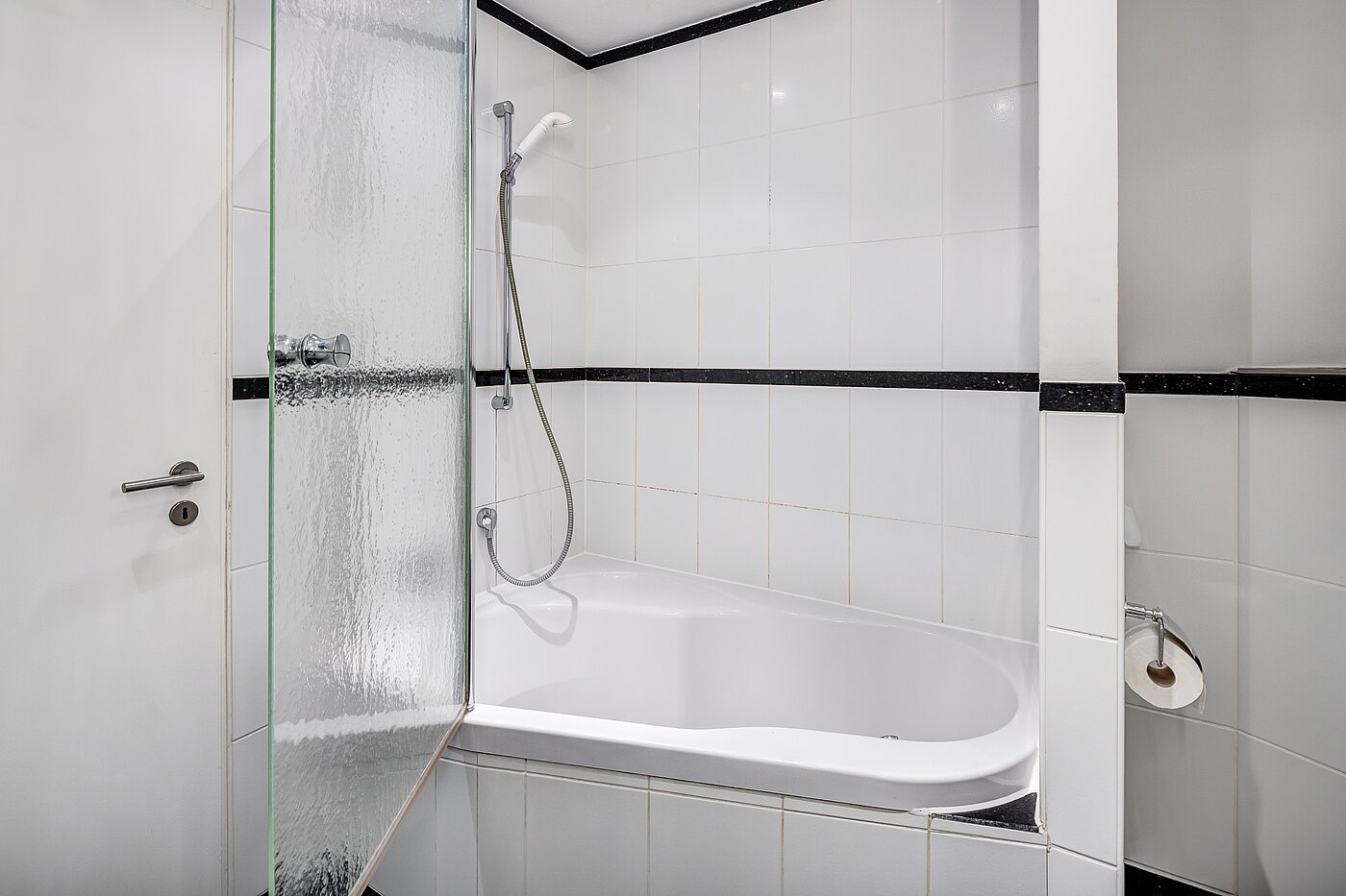 フラット 部屋数 3 部屋 | München-Schwabing | 2202ML12 | ...mit ergonomischer Badewanne