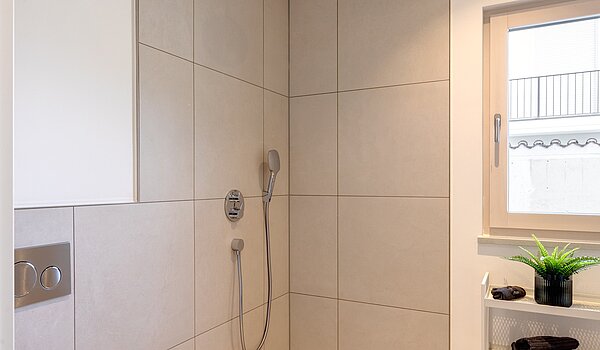 Terrassenwohnung 部屋数 2 部屋 | München-Harlaching | 70372 | Begehbare Dusche