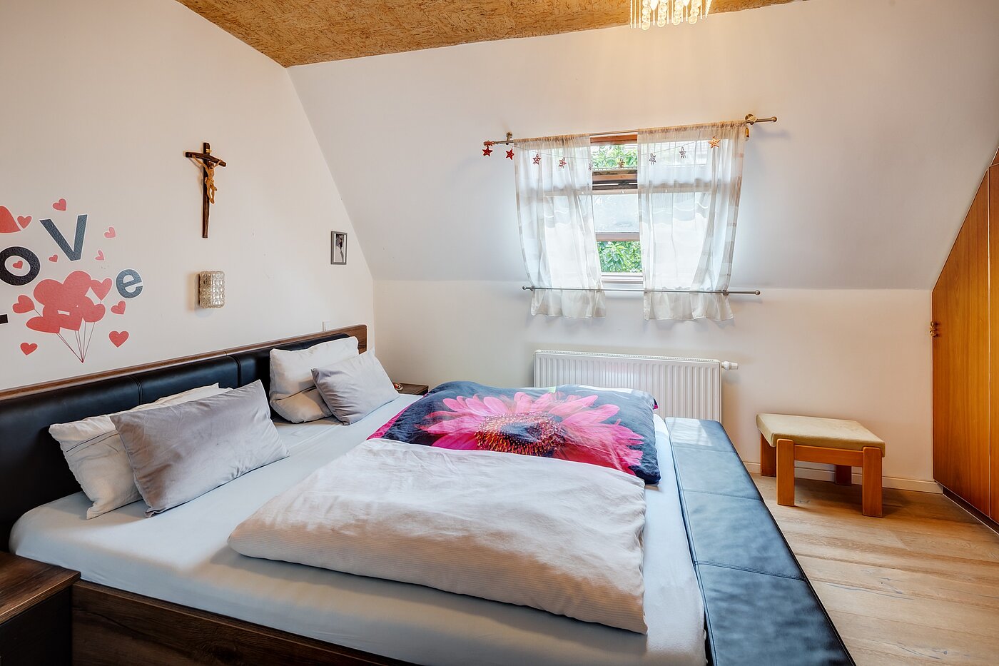 一戸建て 部屋数 8 部屋 | 70229 | Schlafzimmer...