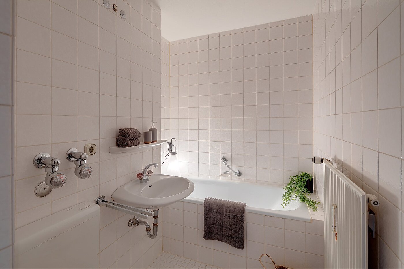 フラット 部屋数 2 部屋 | 2002ML7 | ...Bad mit Badewanne