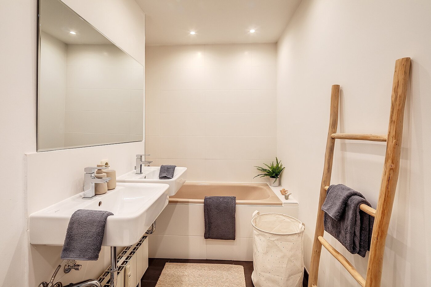 フラット 部屋数 4.5 部屋 | München-Perlach | 2003ML6 | Bad mit Doppelwaschbecken