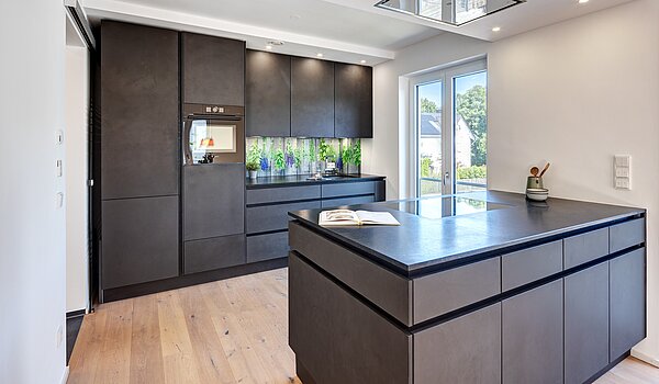 メゾネット・マンション（複数階にわたるマンション） 部屋数 4 部屋 | München-Obermenzing | 701553 | ...mit freistehender Kochinsel