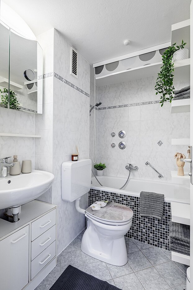 フラット 部屋数 1 部屋 | München-Berg am Laim | 2003ML15 | Badezimmer mit Wanne