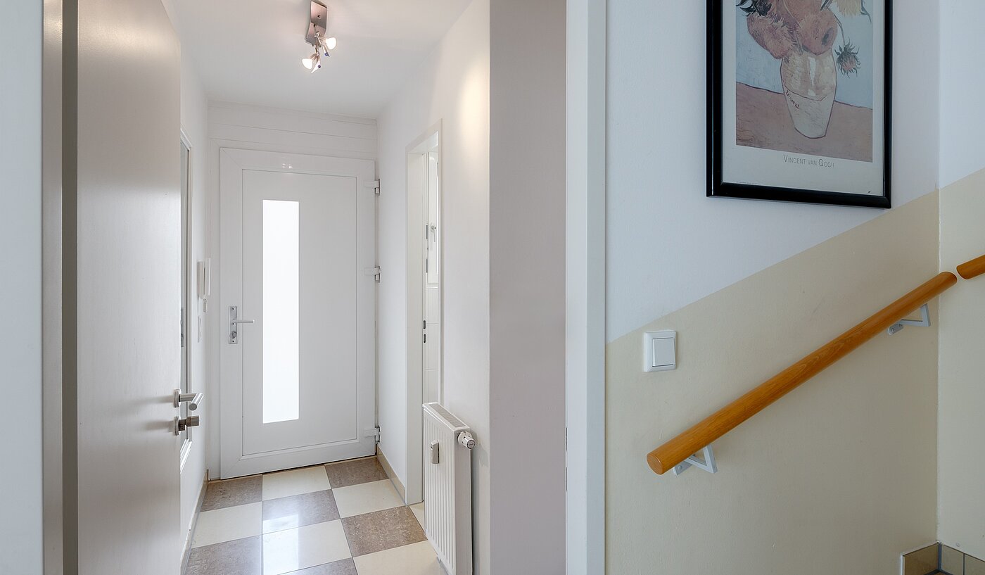 セミ・デタッチド・ハウス（一戸建てを二つに分けた家屋） 部屋数 5 部屋 | Unterföhring | 70119 | Eingangsbereich