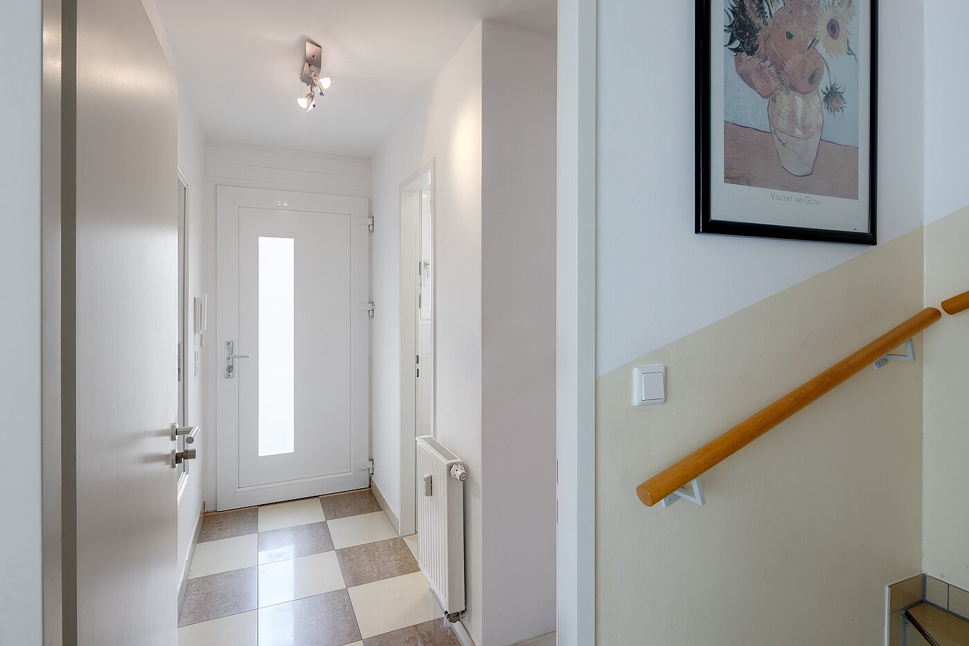セミ・デタッチド・ハウス（一戸建てを二つに分けた家屋） 部屋数 5 部屋 | Unterföhring | 70119 | Eingangsbereich
