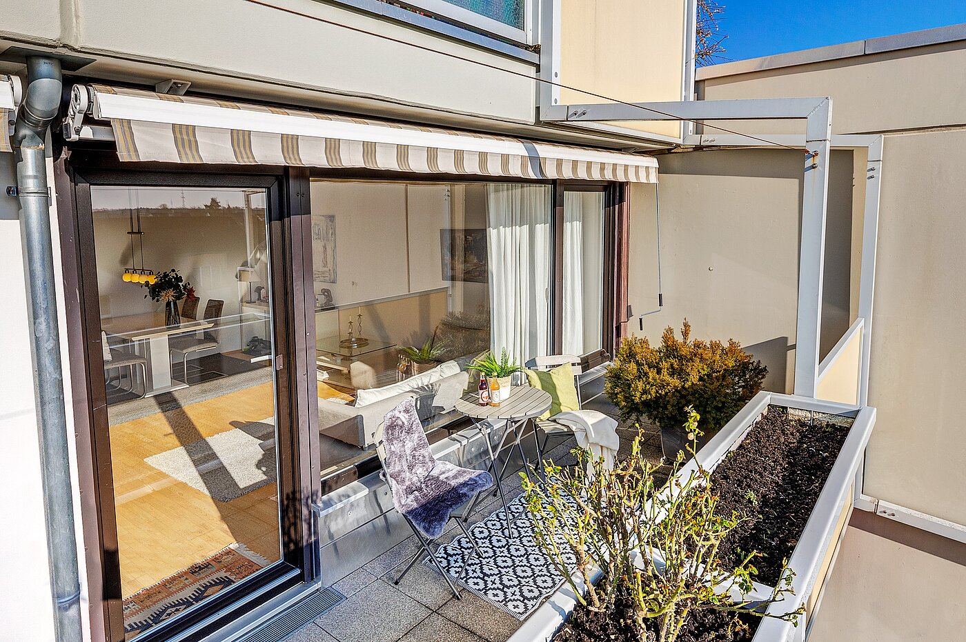 フラット 部屋数 3 部屋 | Unterschleißheim | 70003 | ...und großem Balkon