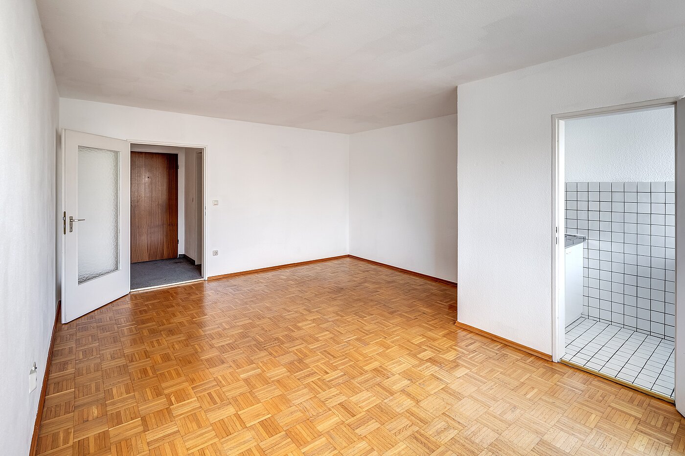 フラット 部屋数 2 部屋 | München-Freimann | 70158 | Wohnzimmer mit viel Stellmöglichkeiten