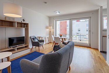 Ramersdorf：南向きの広いバルコニー付き、新品同様の2部屋アパート - 空室あり