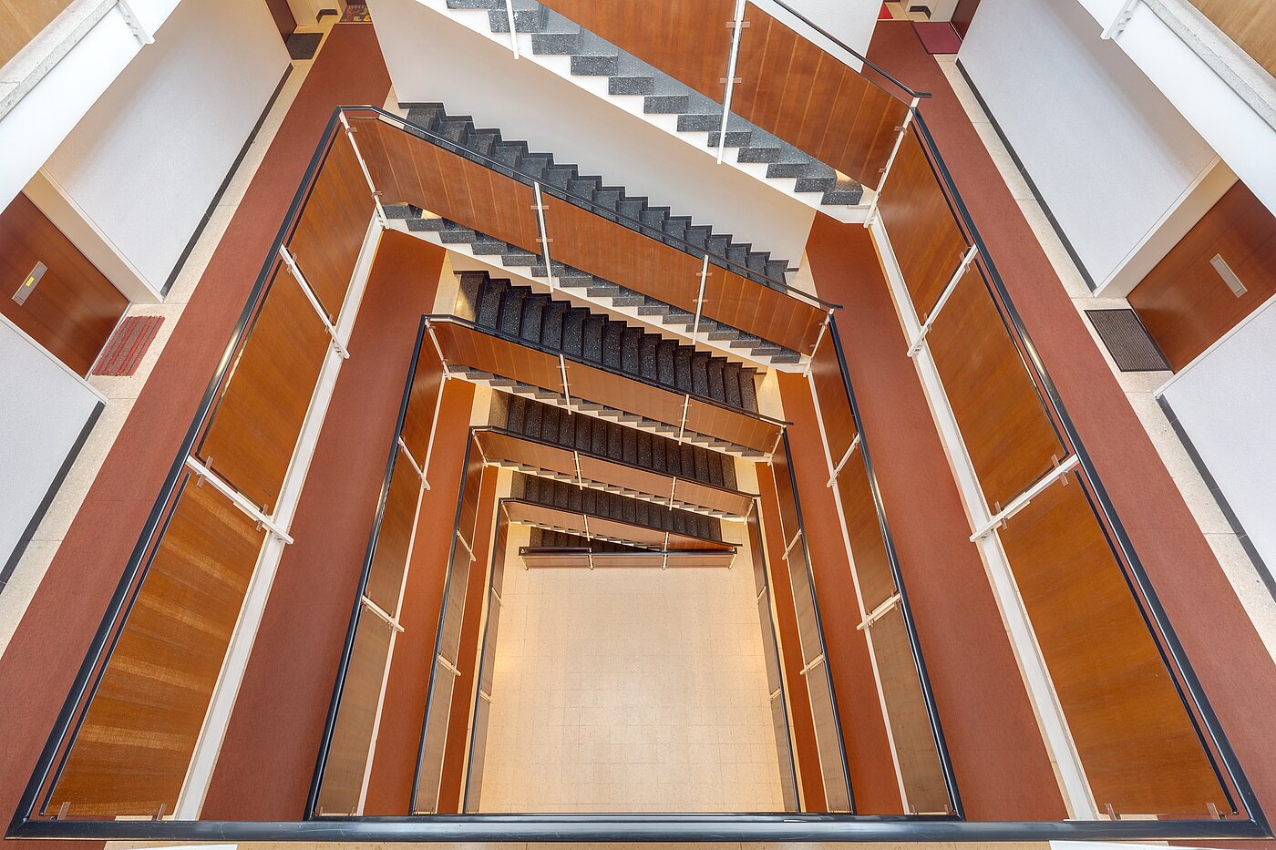 Apartment 部屋数 1 部屋 | München-Solln | 70499 | Gepflegtes Treppenhaus