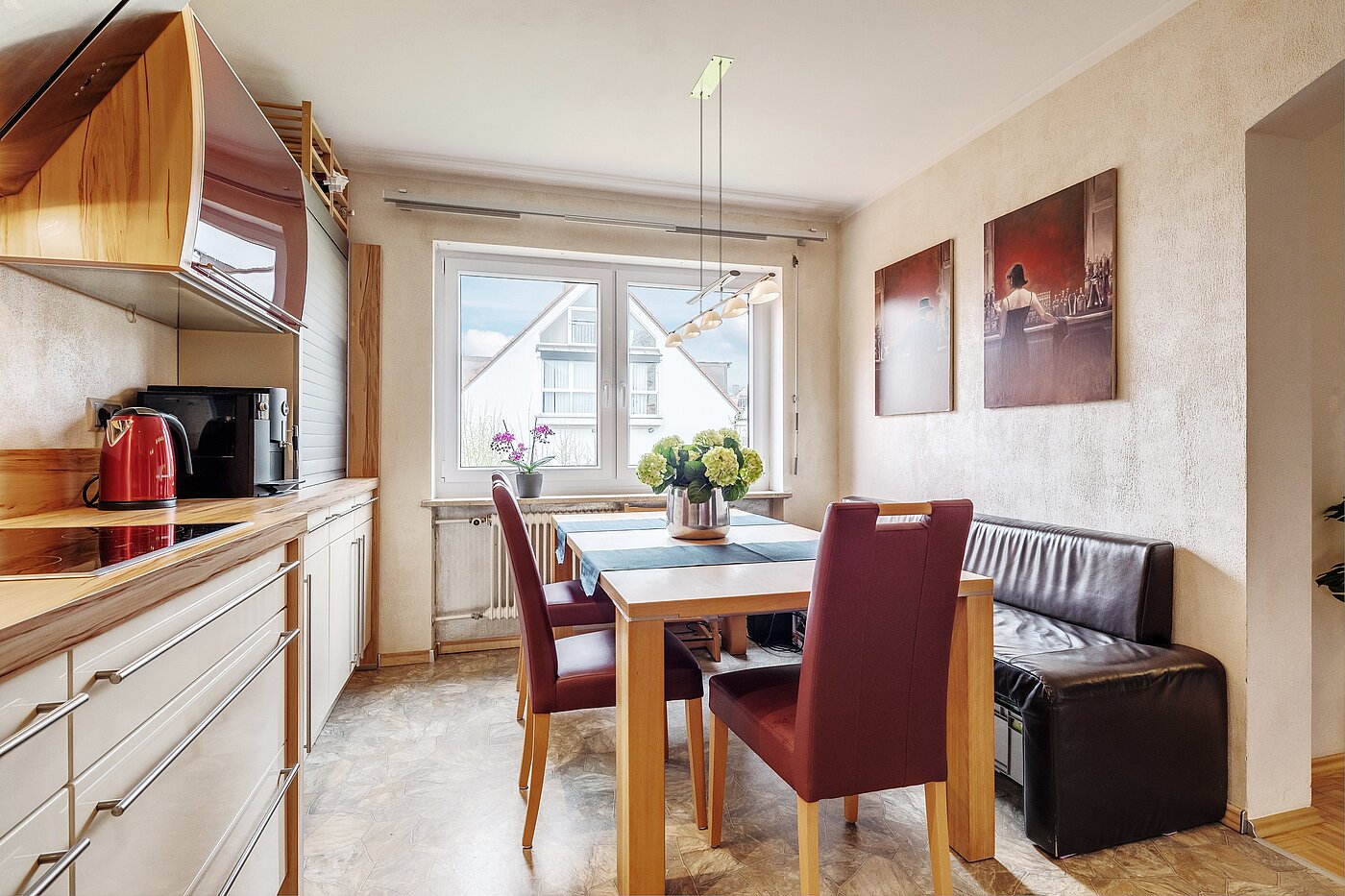 アティック・フラット（屋根裏） 部屋数 3 部屋 | Karlsfeld | 70217 | Geräumige Wohnküche