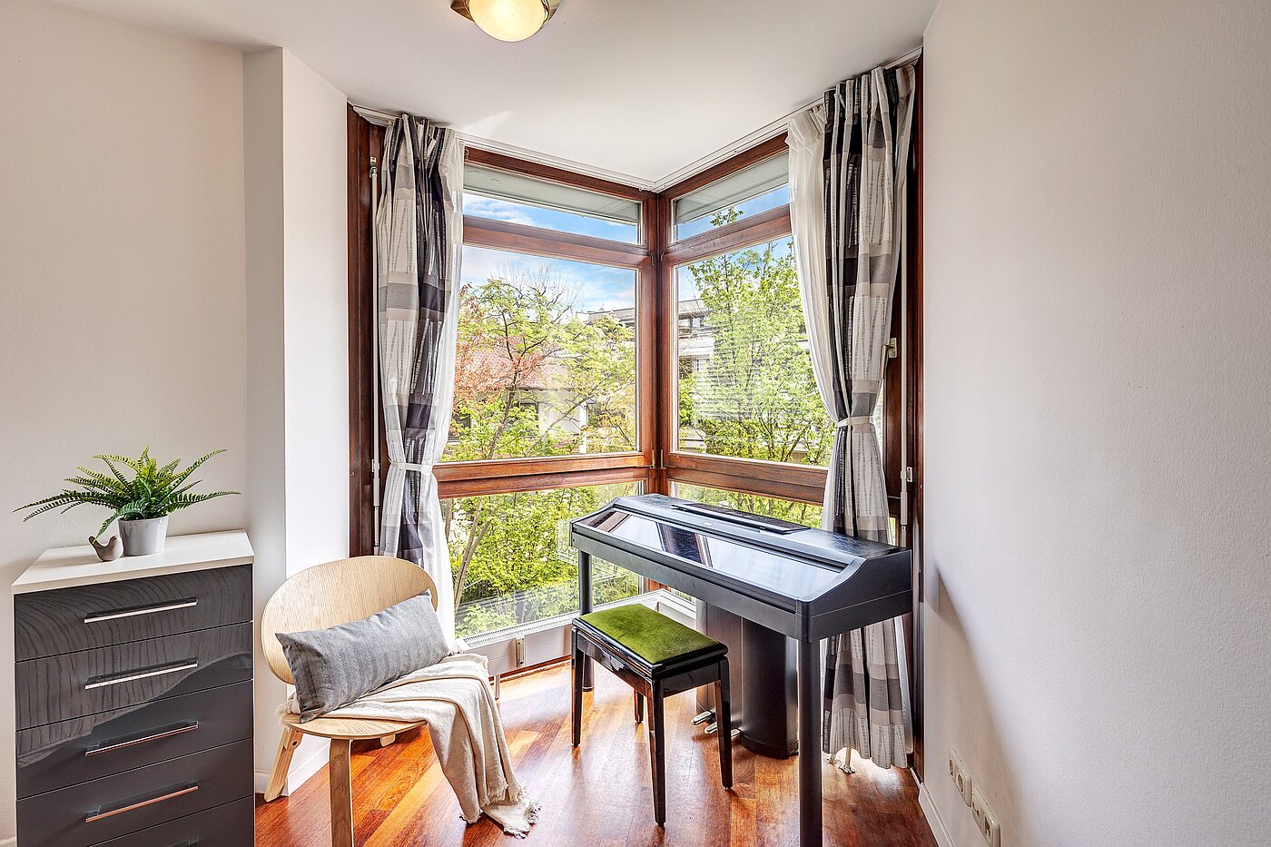 フラット 部屋数 3 部屋 | München-Schwabing | 2202ML12 | Viel Licht strömt ein