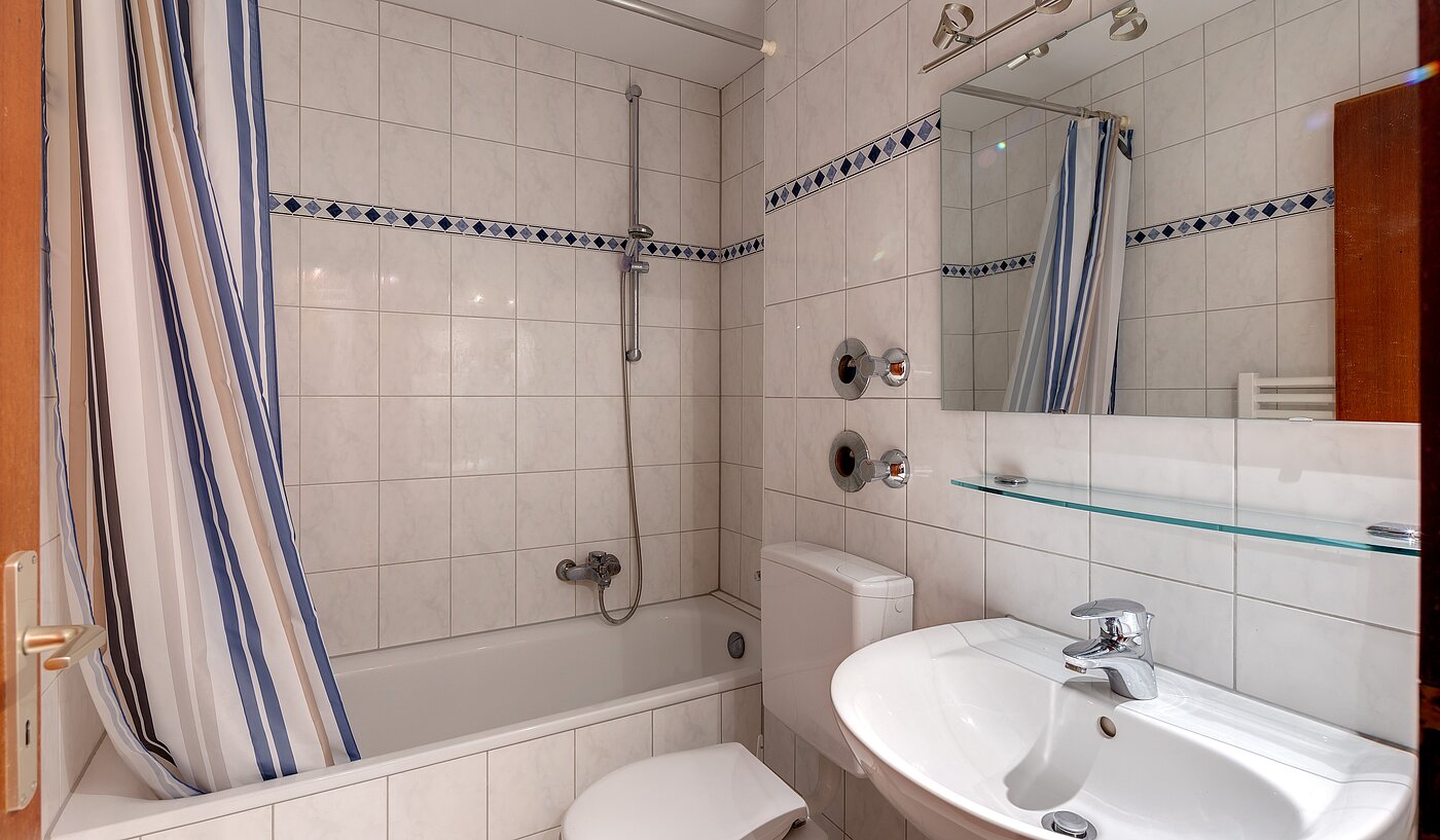 フラット 部屋数 1 部屋 | Ottobrunn | 2301ML1 | Gepflegtes Wannenbad deckenhoch gefliest