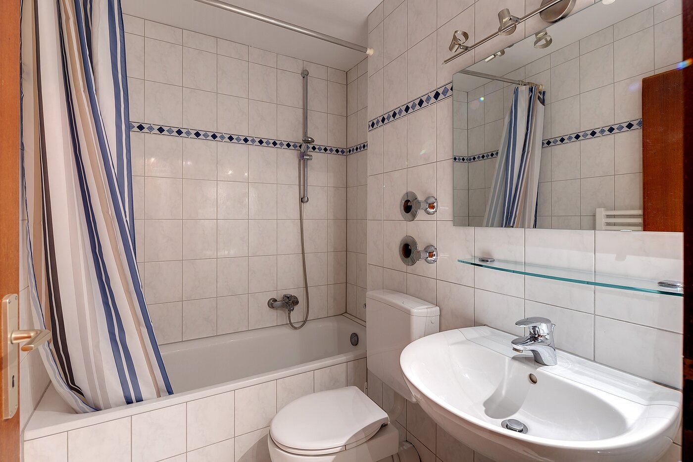 フラット 部屋数 1 部屋 | Ottobrunn | 2301ML1 | Gepflegtes Wannenbad deckenhoch gefliest
