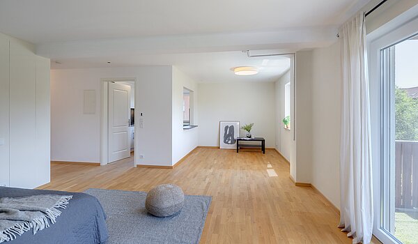 特別物件 部屋数 8 部屋 | 70406 | Zimmer 1 Obergeschoss