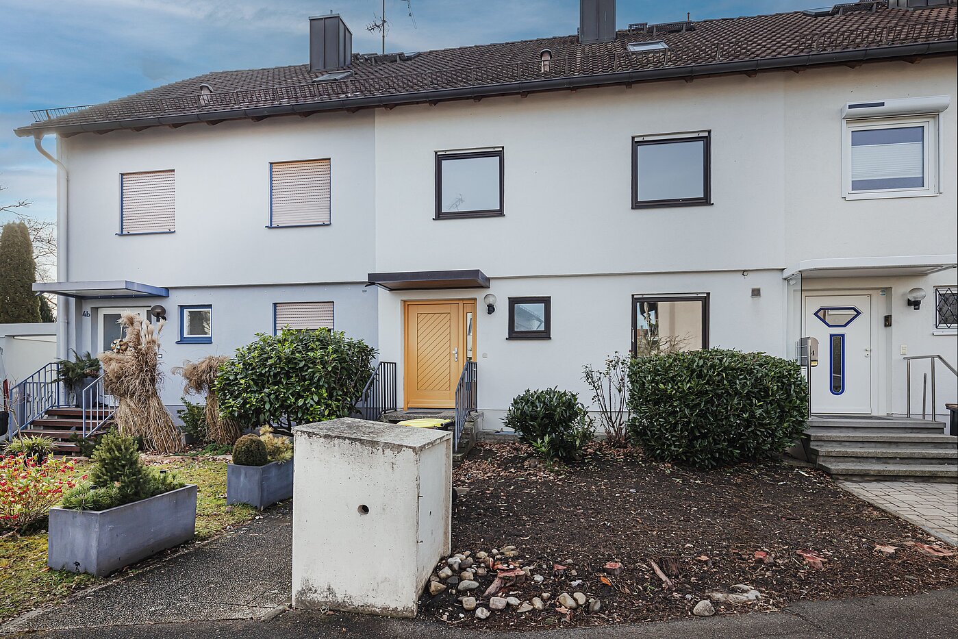 センターハウス 部屋数 5 部屋 | Unterschleißheim | 70187 | Ansicht von der Straße aus