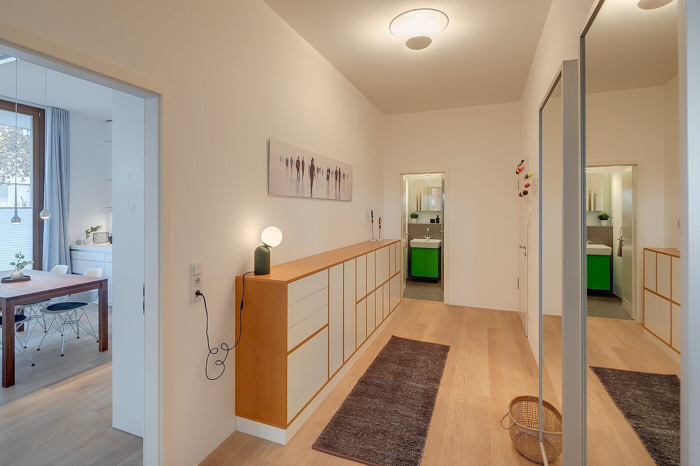 レイズド・グラウンドフロアー（一階が地表よりも高い） 部屋数 3 部屋 | München-Sendling | 2009ML8 | Diele mit maßgefertigtem...