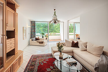 Bogenhausen: Arabellaparkの広々とした3ルームフラット。