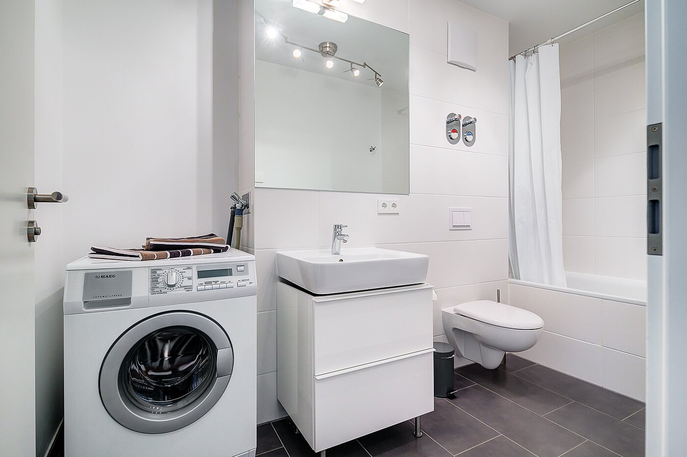 フラット 部屋数 3 部屋 | München-Moosach | 70164 | Badezimmer mit Waschmaschinenanschluss..