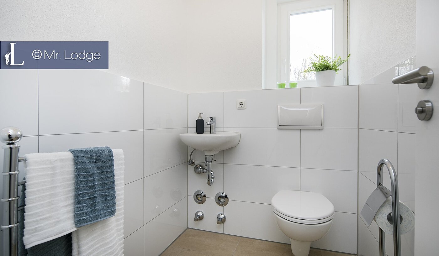 セミ・デタッチド・ハウス（一戸建てを二つに分けた家屋） 部屋数 5 部屋 | 1702ML1 | G-WC