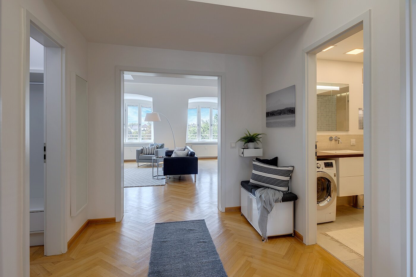 フラット 部屋数 2 部屋 | München-Schwabing | 2208ML2 | Blick zum Wohnzimmer