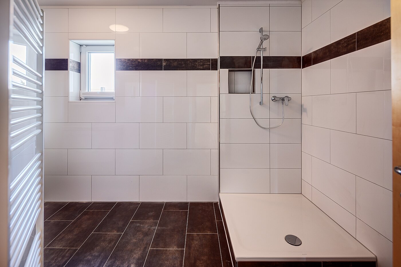 セミ・デタッチド・ハウス（一戸建てを二つに分けた家屋） 部屋数 6.5 部屋 | Unterschleißheim | 70122 | ...mit großer Dusche