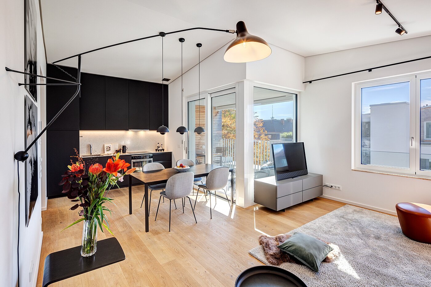 アティック・フラット（屋根裏） 部屋数 2 部屋 | München-Maxvorstadt | 701661 | Schicke Einbauküche