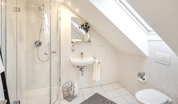 センターハウス 部屋数 5 部屋 | Unterschleißheim | 70187 | Zusätzliches Duschbad im DG...