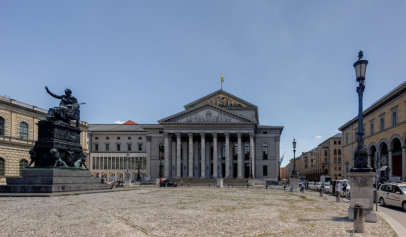 レイズド・グラウンドフロアー（一階が地表よりも高い） 部屋数 2 部屋 | München-Lehel | 2012ML1 | ...Odeonsplatz um die Ecke