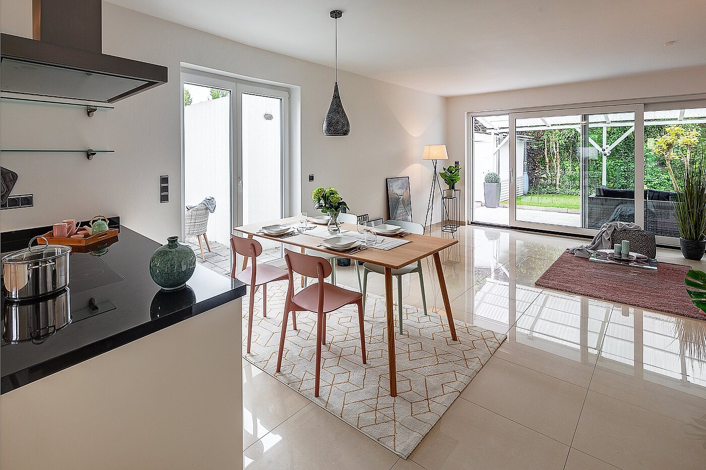 セミ・デタッチド・ハウス（一戸建てを二つに分けた家屋） 部屋数 5 部屋 | München-Aubing | 1905ML4