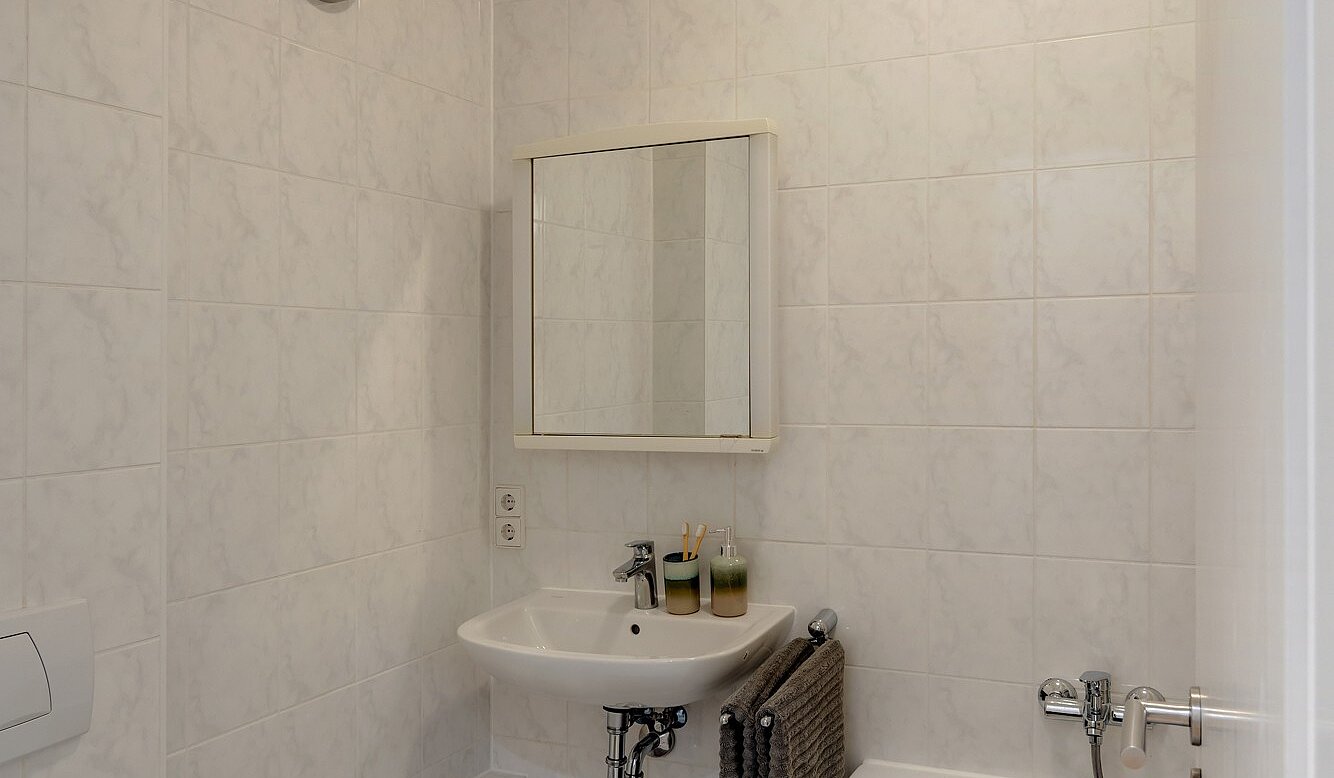 フラット 部屋数 1 部屋 | München-Maxvorstadt | 2206ML5 | Edles, weiß gefliestes Bad...