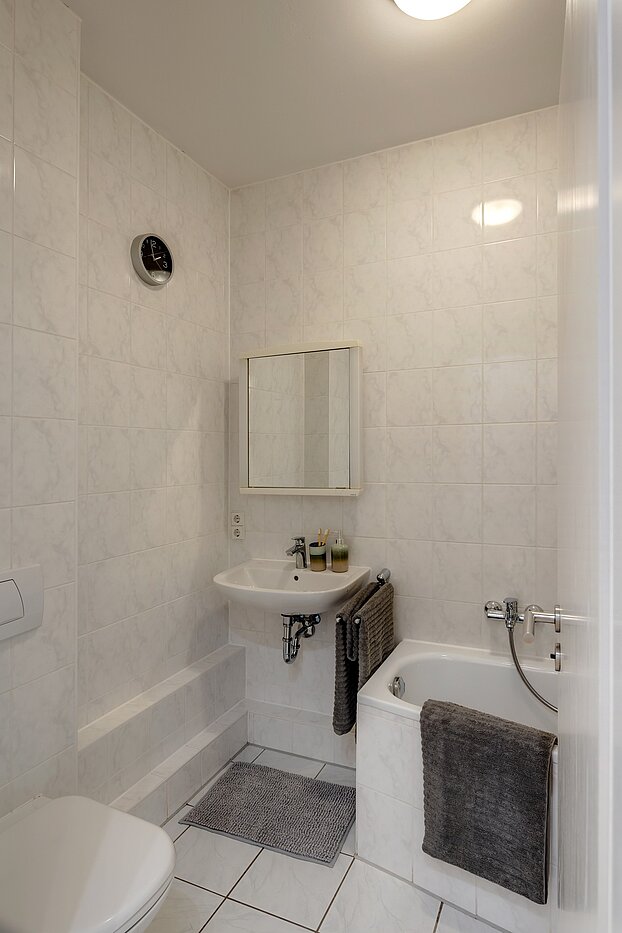 フラット 部屋数 1 部屋 | München-Maxvorstadt | 2206ML5 | Edles, weiß gefliestes Bad...