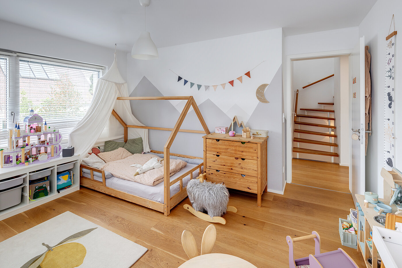 セミ・デタッチド・ハウス（一戸建てを二つに分けた家屋） 部屋数 5 部屋 | München-Aubing | 70162 | ...mit praktischem Schnitt