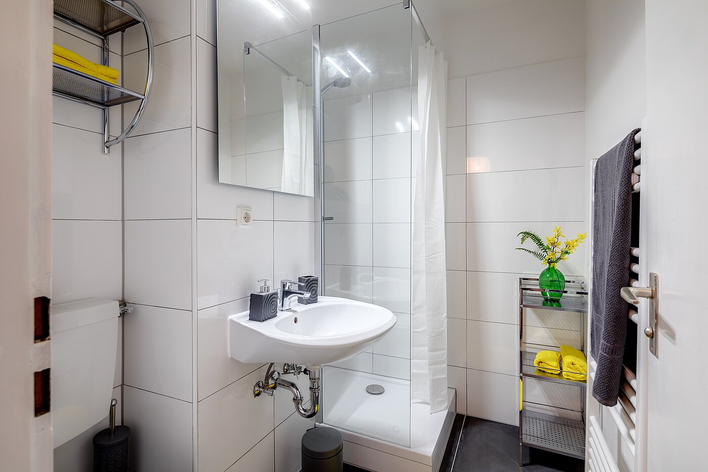 フラット 部屋数 1 部屋 | München-Neuhausen | 2301ML8 | Weiß gefliestes Bad mit Dusche...