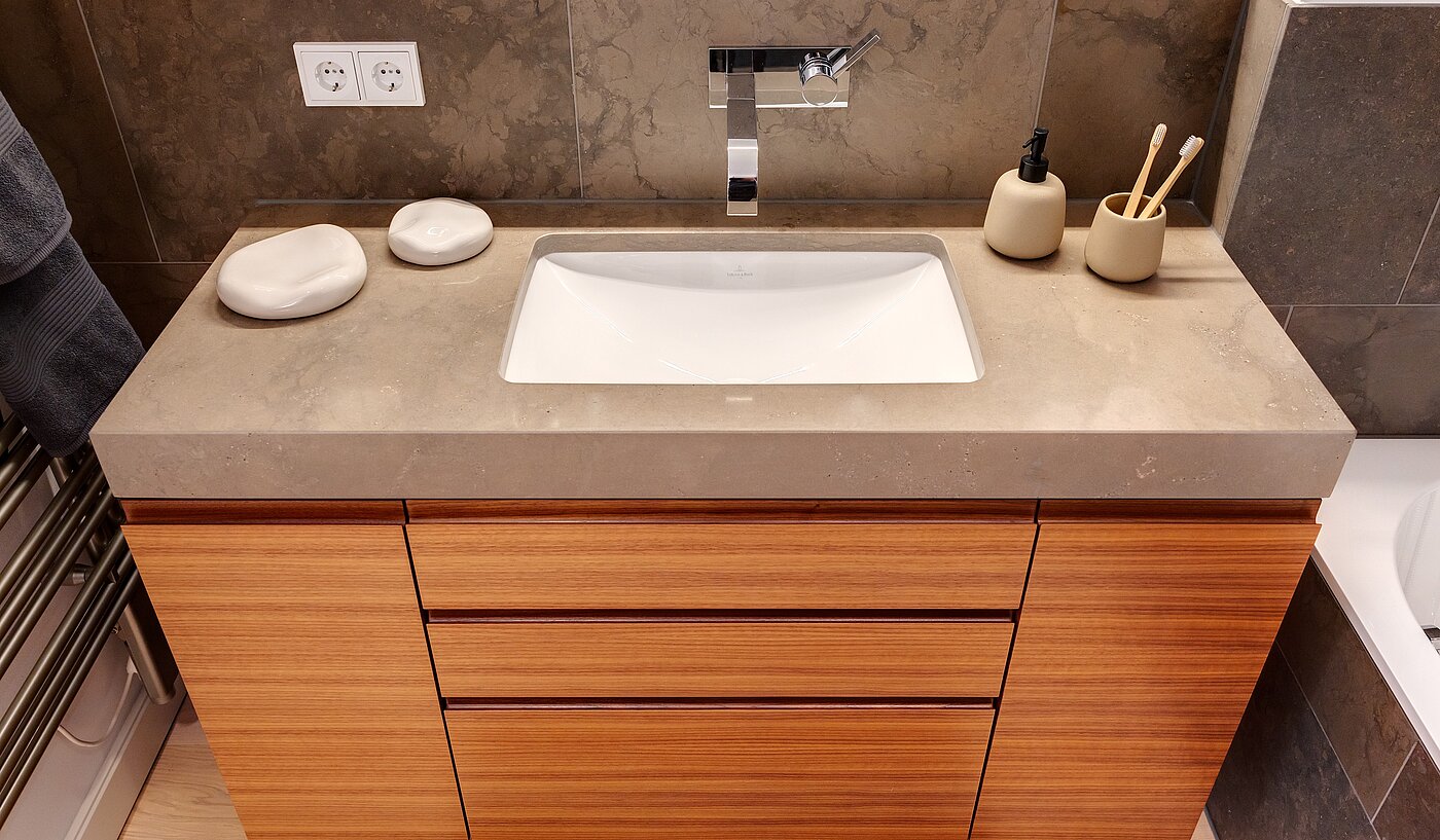 フラット 部屋数 3 部屋 | 70046 | ...mit Natursteinwaschtisch