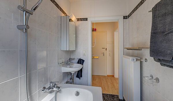 フラット 部屋数 1 部屋 | München-Schwabing | 70449 | Hell gefliestes ...
