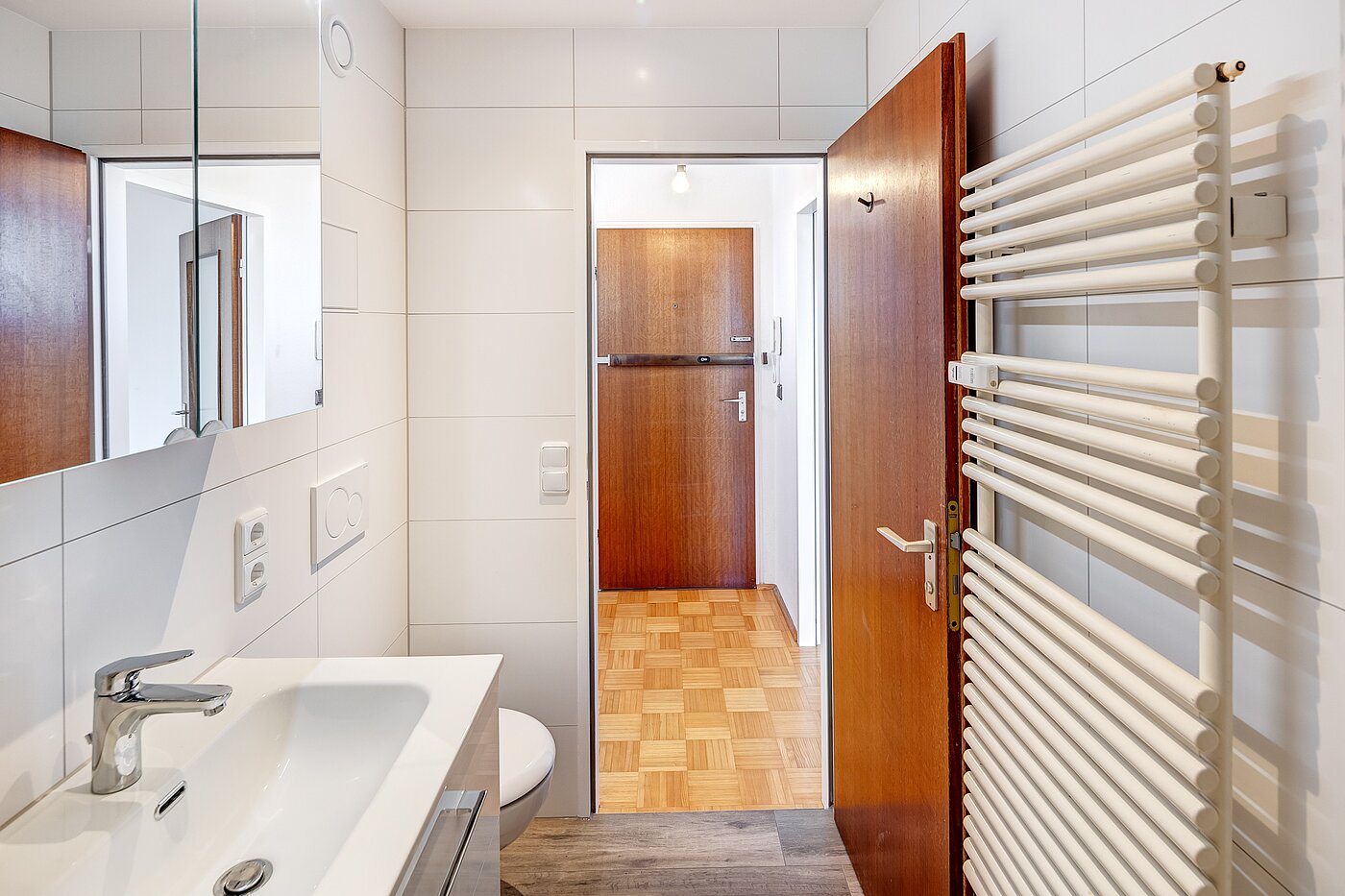 フラット 部屋数 1 部屋 | München-Laim | 70144 | ...und Handtuchheizkörper