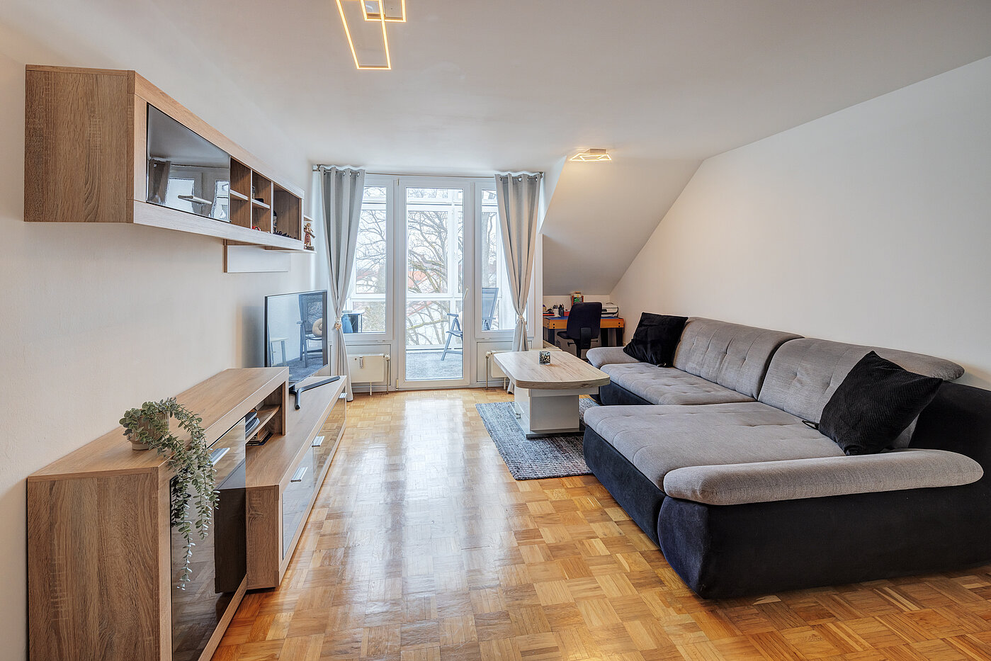 フラット 部屋数 2 部屋 | Poing | 70373 | ...mit Wintergarten