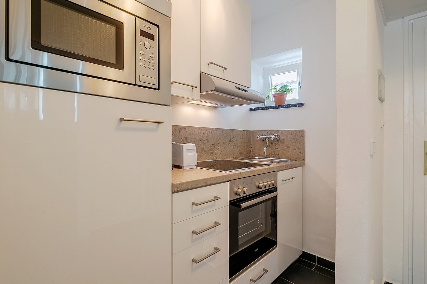 フラット 部屋数 1 部屋 | München-Schwabing | 2105ML1 | Küche mit Fenster...