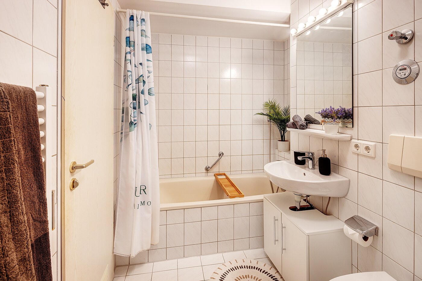 フラット 部屋数 2 部屋 | München-Obersendling | 70039 | Weißgefliestes Wannenbad...