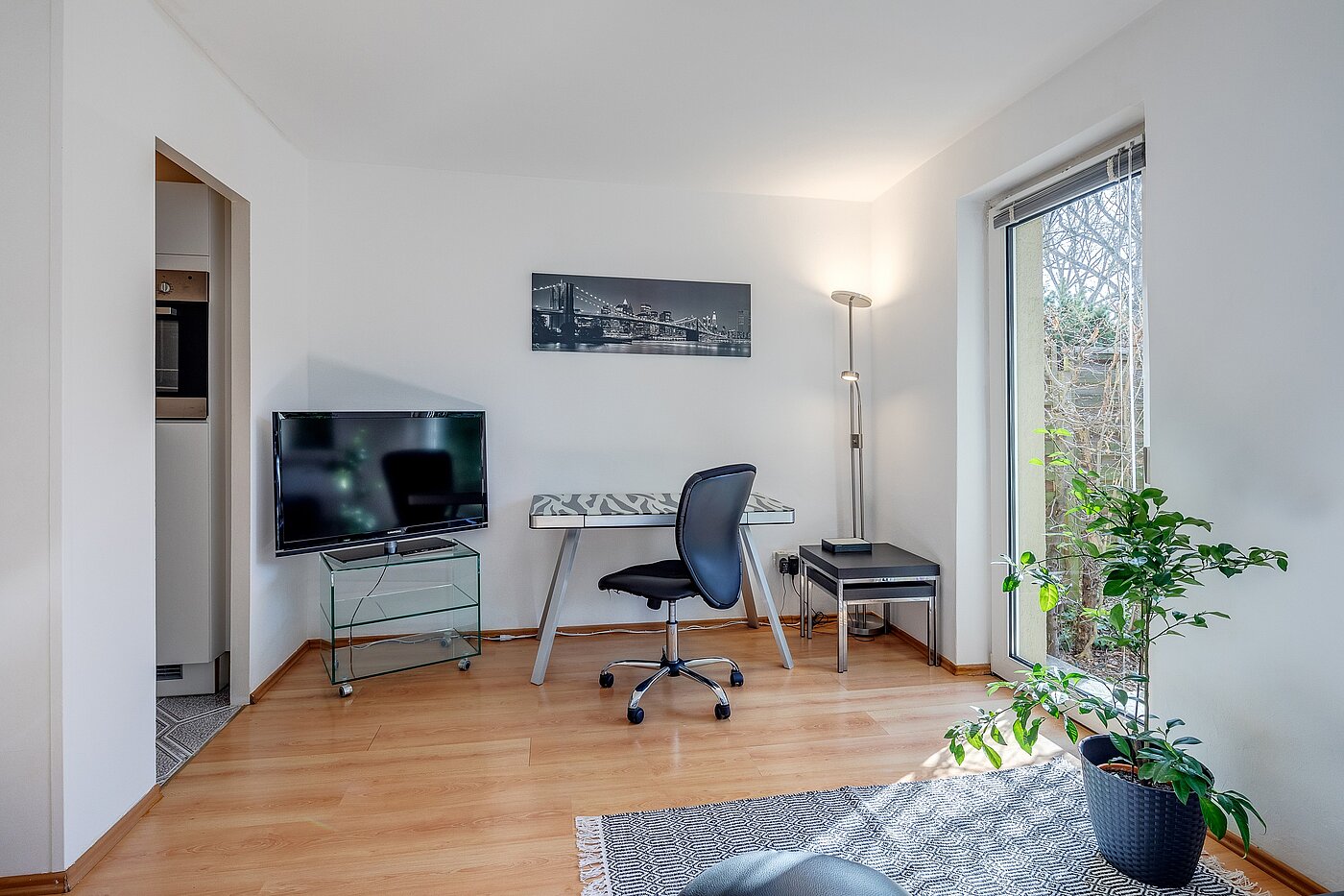 フラット 部屋数 1 部屋 | München | 70073 | ...Arbeitsbereich mit Zugang...